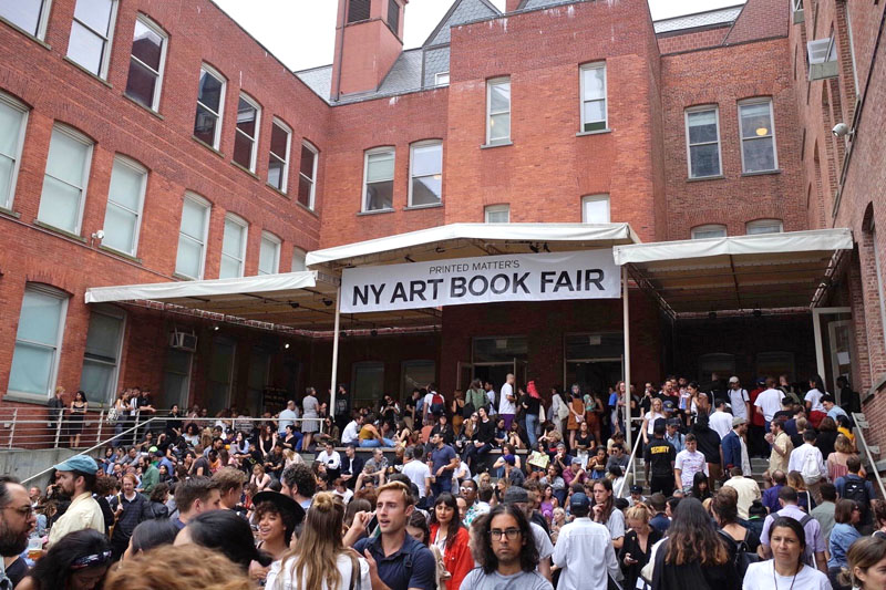 MoMA PS1廣場入口一景