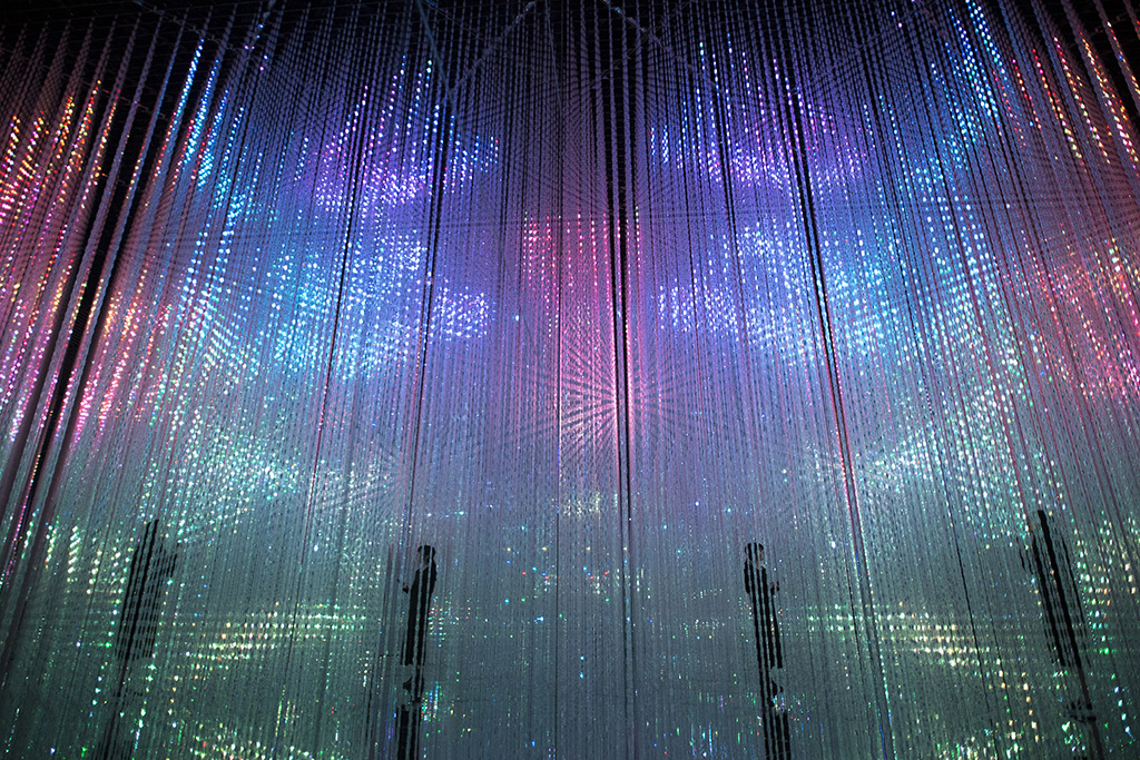 teamLab Wander through the Crystal Worl